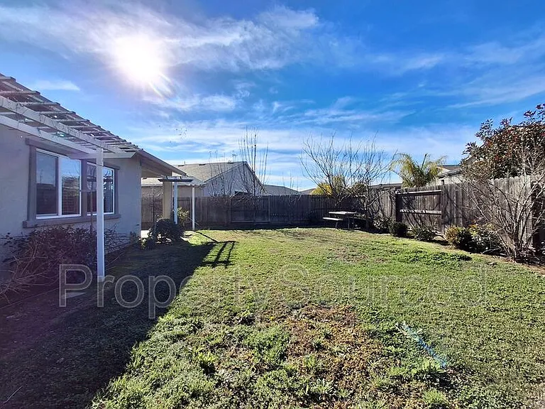 2687 Taft Ave — Photo 23