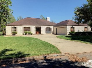 2221 Riverside Dr, West Columbia, TX 77486