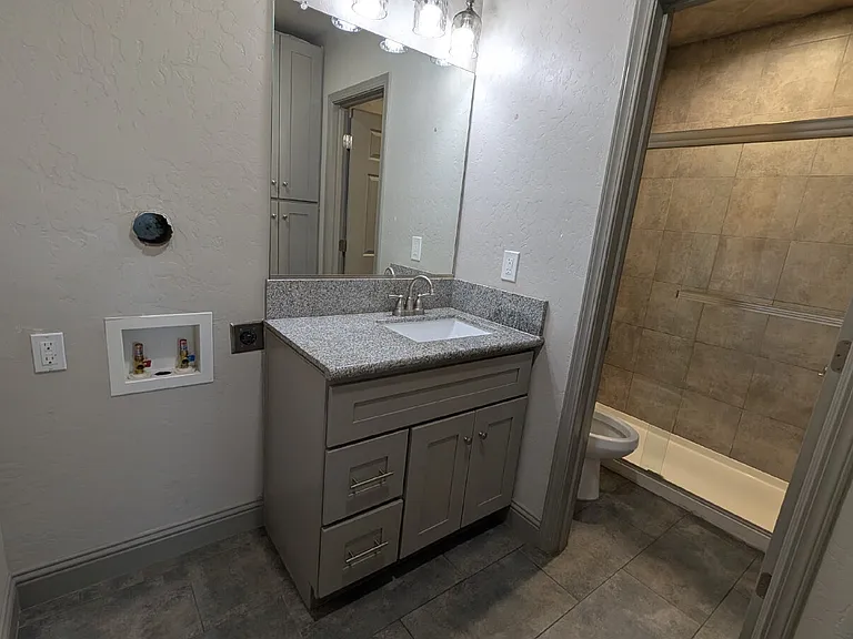 935 E Divisadero St — Photo 11