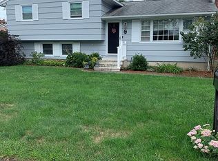 16 N Meadow Rd, Old Saybrook, CT 06475