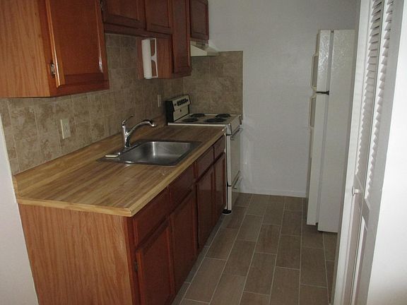 5th image of 781 SW Gardens Blvd APT 9