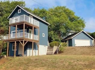2320 Hedlund Ave W, Tillamook, OR 97141