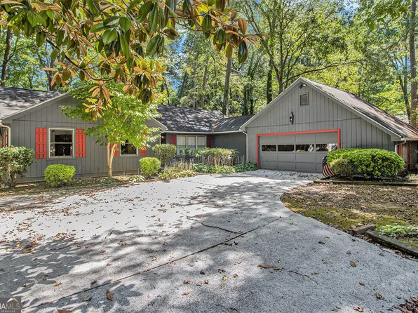 1376 Hidden Hills Pkwy, Stone Mountain, GA 30088