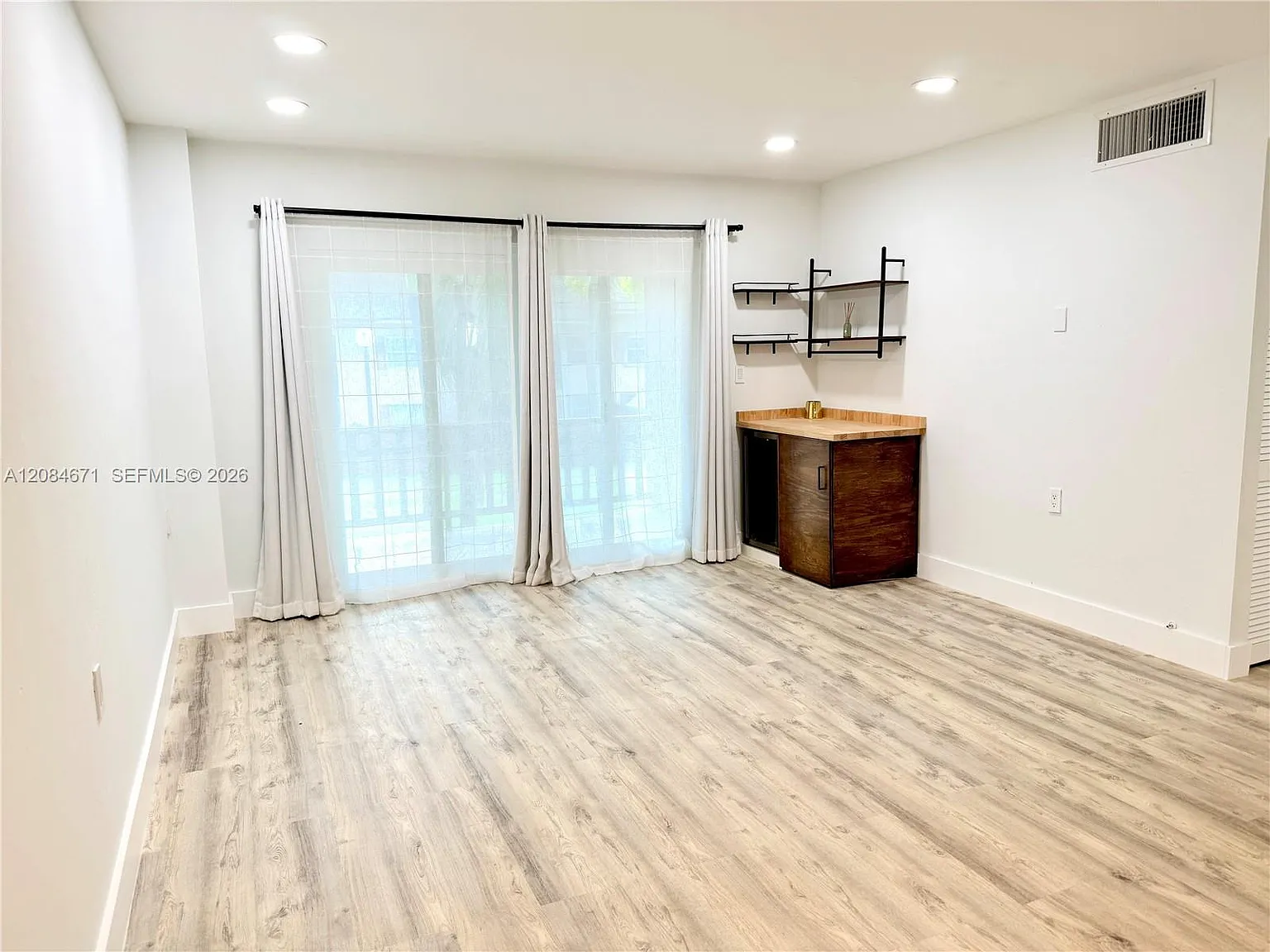 Pine Grove Condo — Photo 4