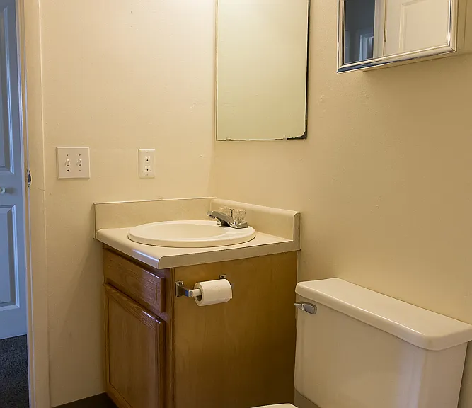 Crossroads Apartments — Photo 24