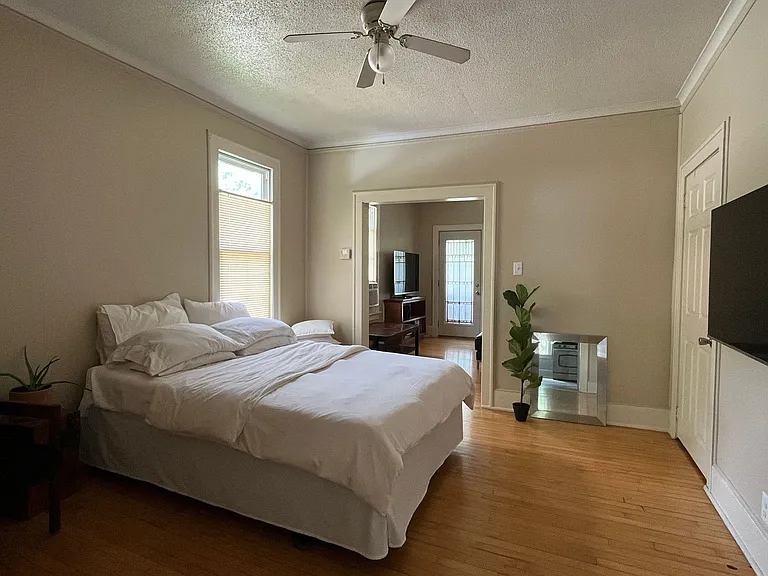 264 George St W — Photo 3