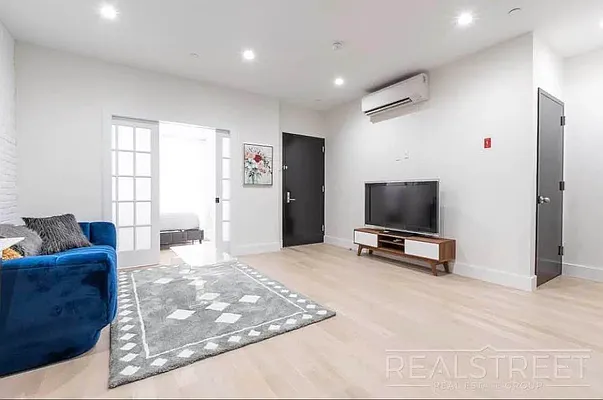 Rented by Real Street Inc | media 3