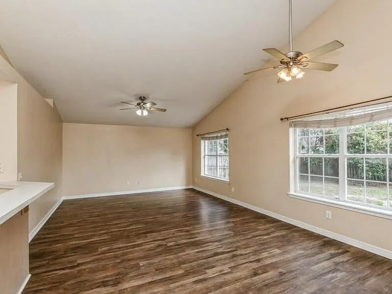 9637 Leeward Way — Photo 10