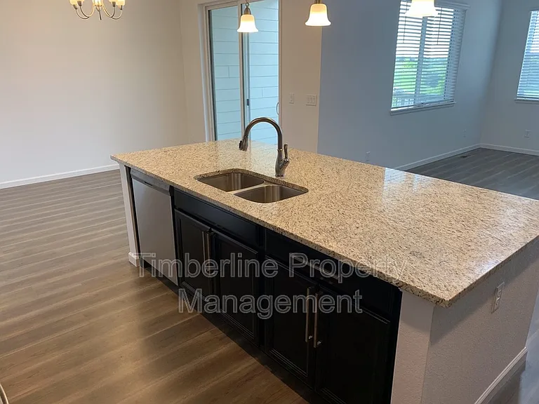 811 Marine Corps Dr — Photo 7