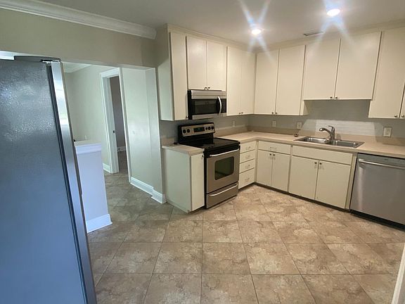 4th image of 2105 W Dallas Ave