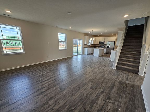 4th image of 2389 Oakmont Dr