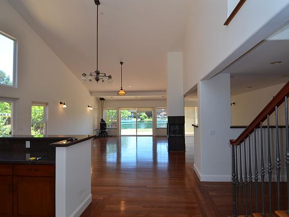 3rd image of 803 Grenada Ln