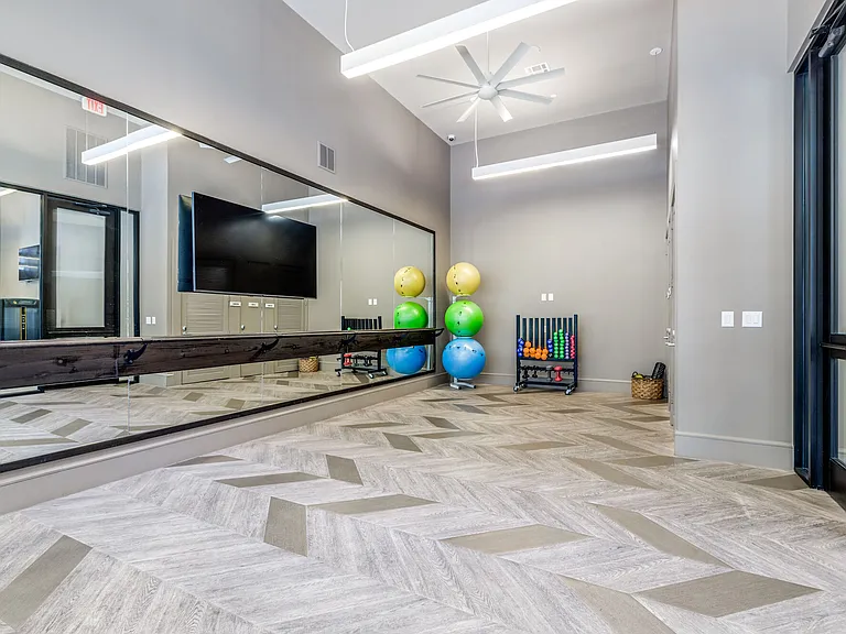Alexan 5151 — Photo 19