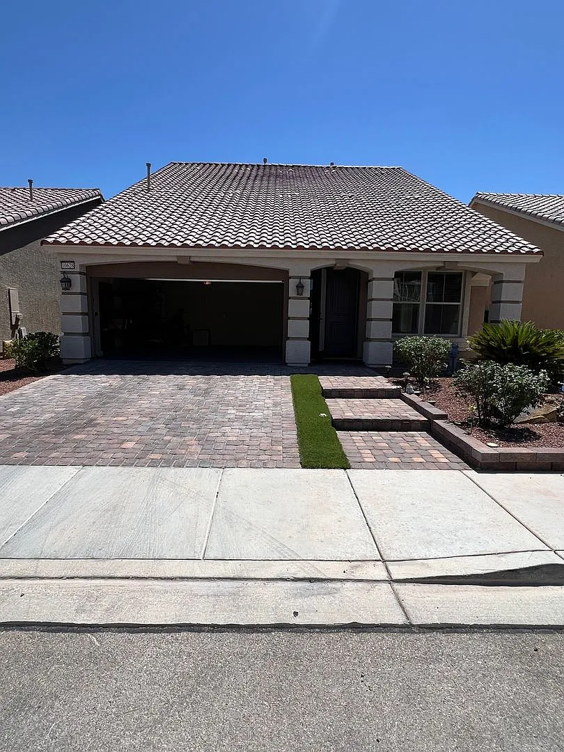 Building Photo - 10628 Aphrodite St