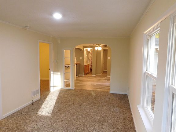 3rd image of 32 S Kensington St