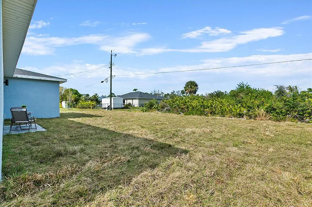 4 bed, 2.0 bath, 1636 sqft, $2,600 — Photo 3