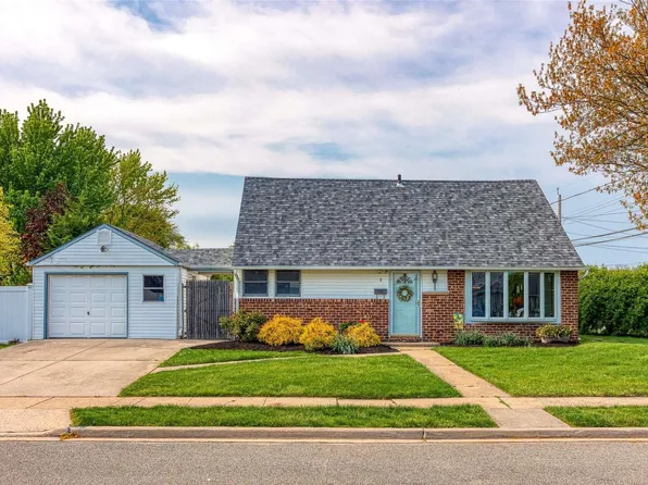 3 Short Lane, Bellmore, NY 11710