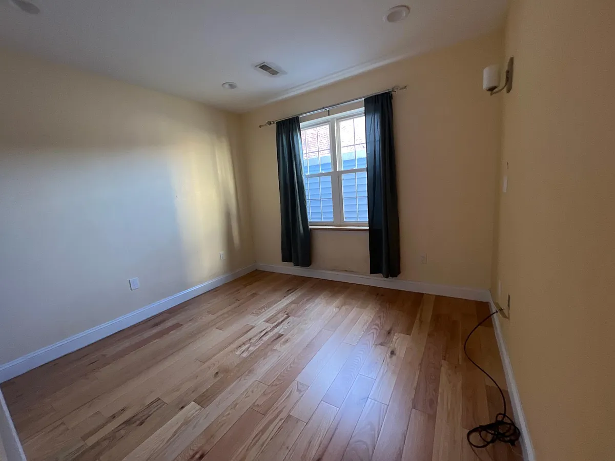 Building Photo - 1334 W Girard Ave #A