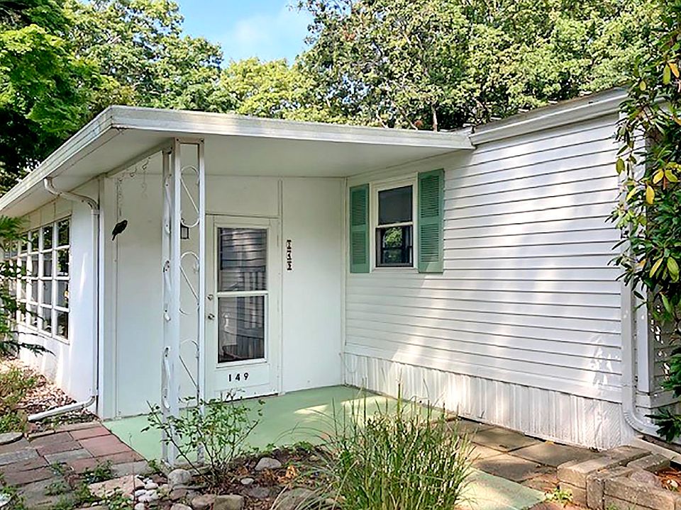 703 Fresh Pond Ave Calverton, NY, 11933 Apartments for Rent Zillow