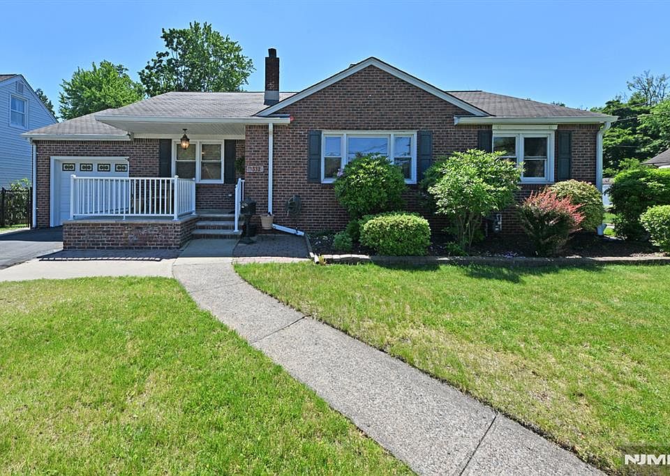 1st image of 332 Golf Ave