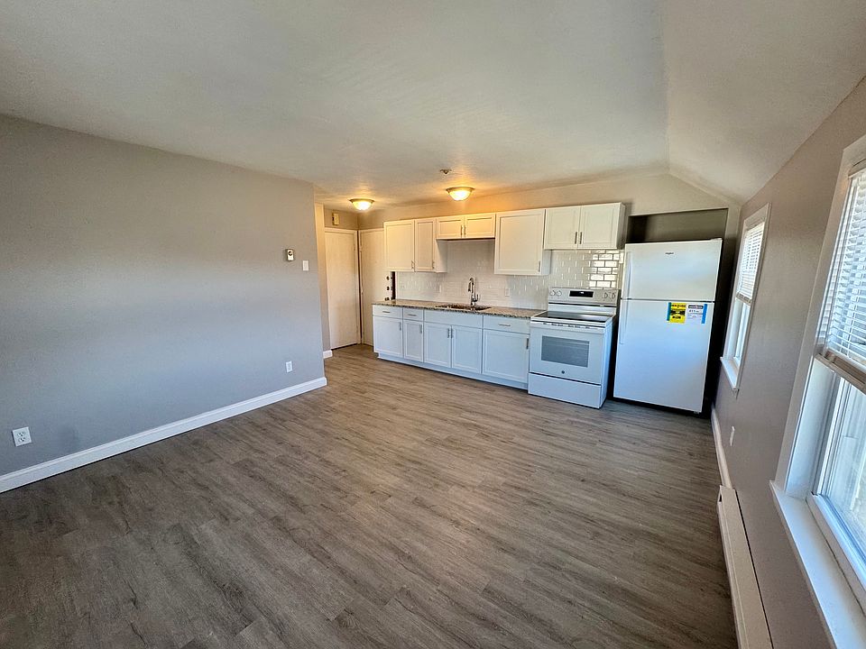 1st image of 420 Wellington Ave APT 3B