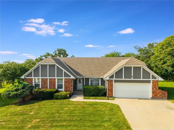 7004 E 143rd St, Grandview, MO 64030