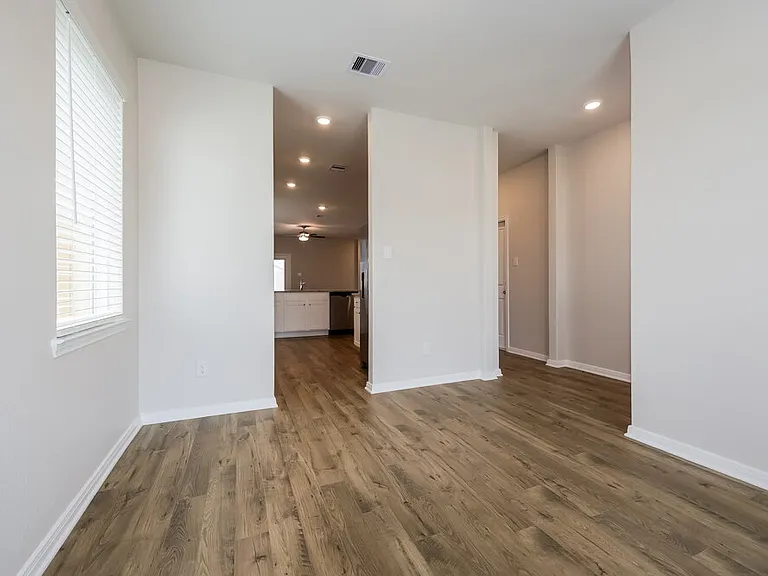 16454 Honeysuckle Hill Dr — Photo 6