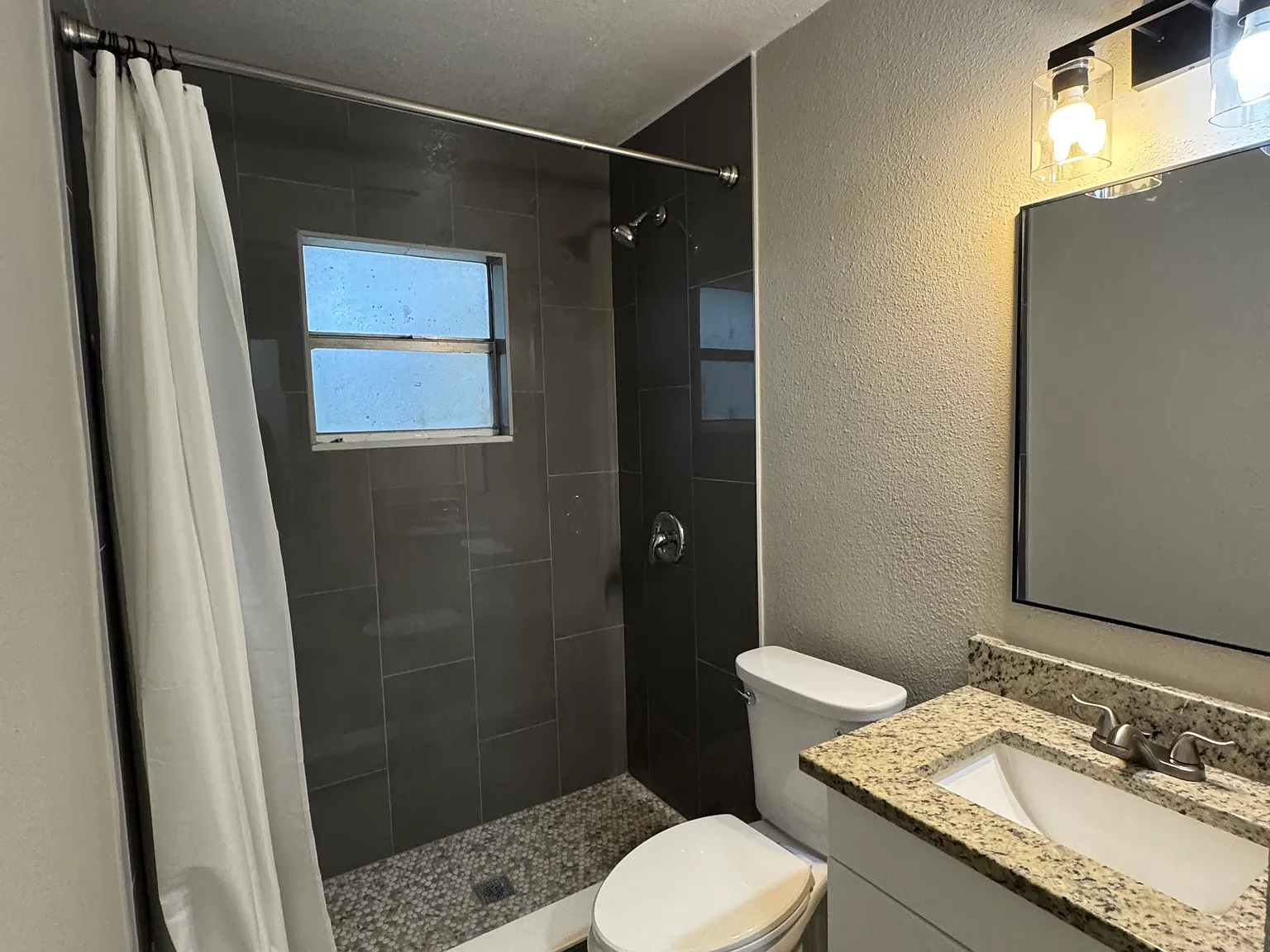 3 bed, 1077 sqft, $2,000 — Photo 3