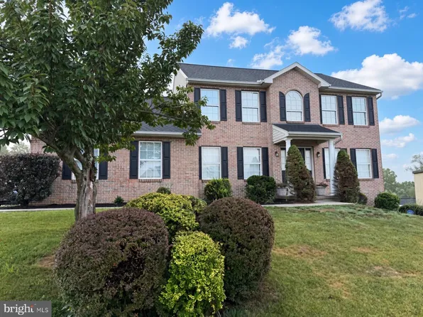 184 Pond View Dr, Hamburg, PA 19526