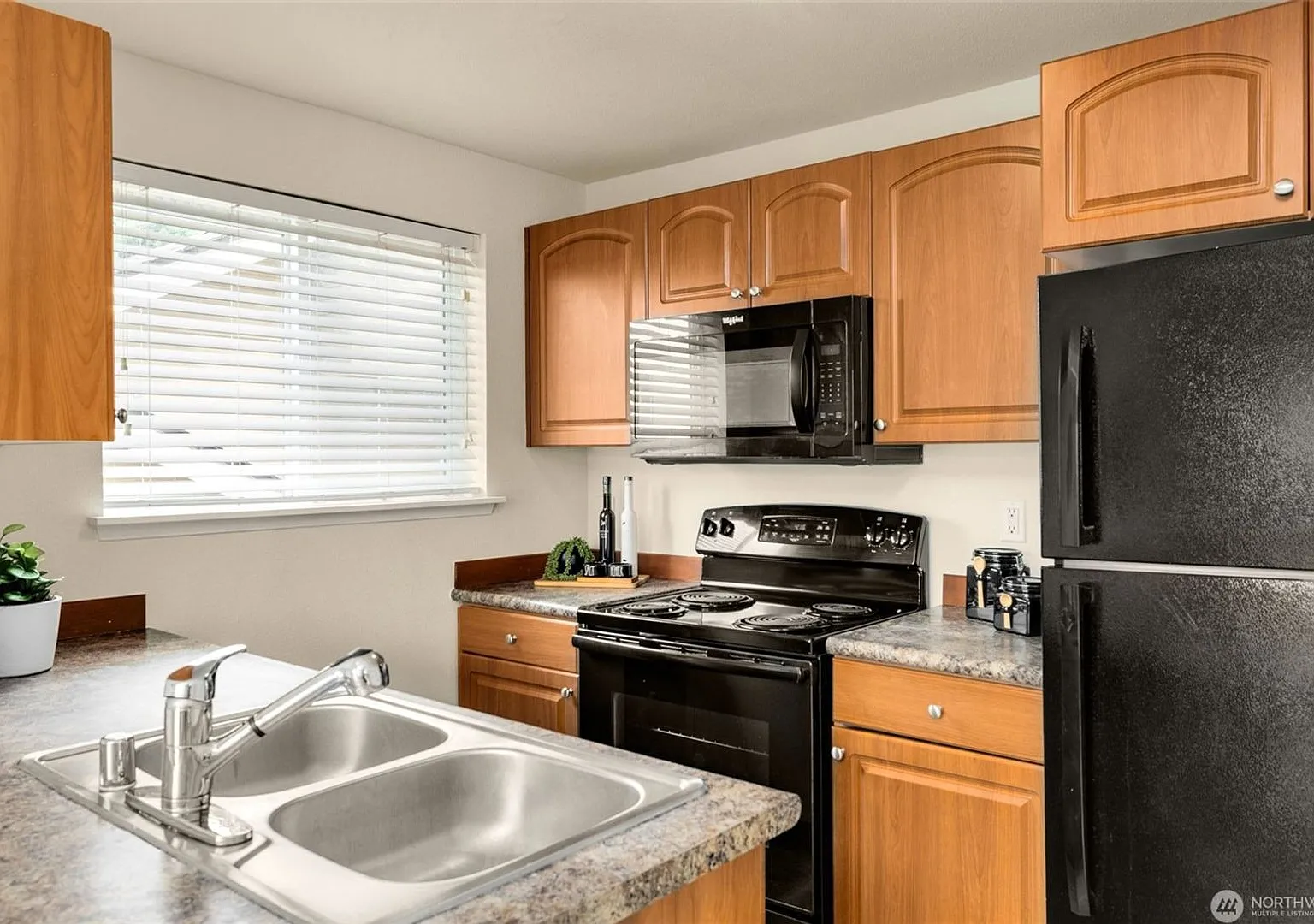 Newly remodeled 2 bd / 2 full bath Factoria condo for Rent — Photo 3