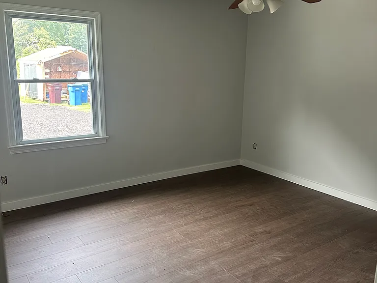 344 Hurdle Dr — Photo 8