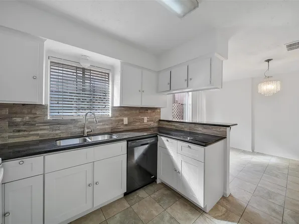 1403 Blalock Rd APT 15, Houston, TX 77055