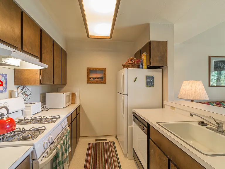 2755 N Lake Blvd #99 — Photo 7