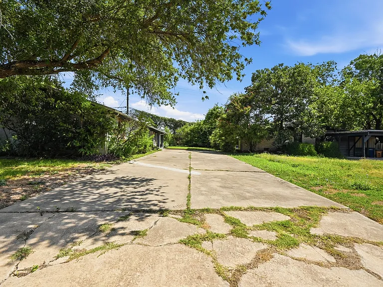 2712 Saint Edwards Cir #B — Photo 20