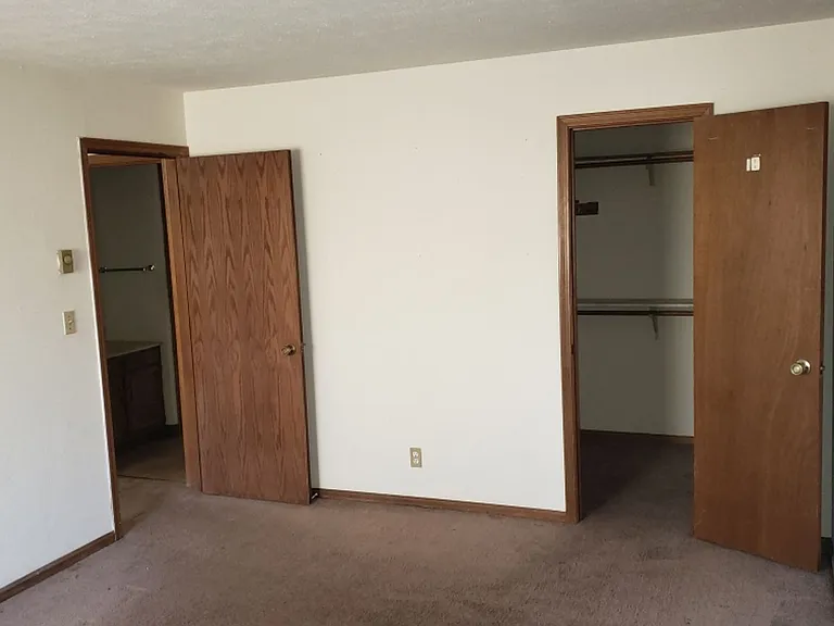 5022 E Riverside Blvd — Photo 2