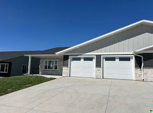 465 Larkspur Way, Sheldon, IA 51201