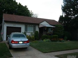 955 Val Park Ave, Valley Stream, NY 11580