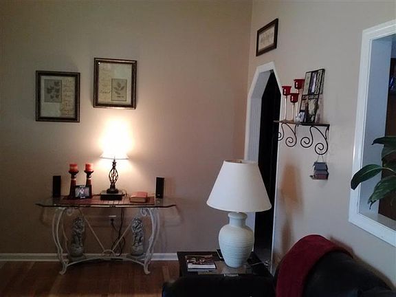 5th image of 900 E Margaret Dr