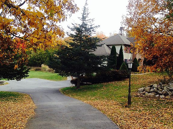 4th image of 9 Scenic Pond Dr