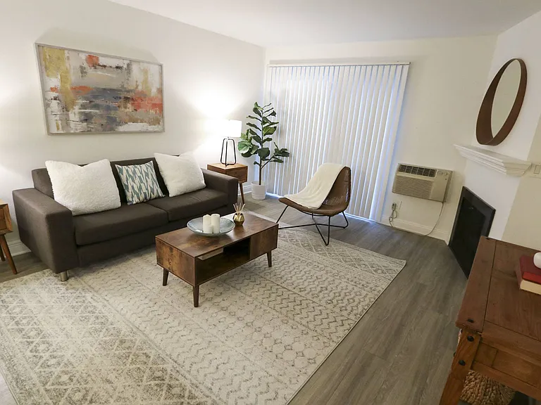 Westwood Riviera Apartments — Photo 45