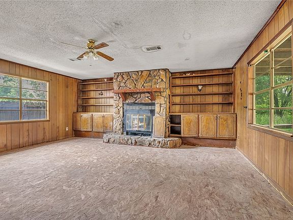 3rd image of 1724 Pleasant Valley Pl