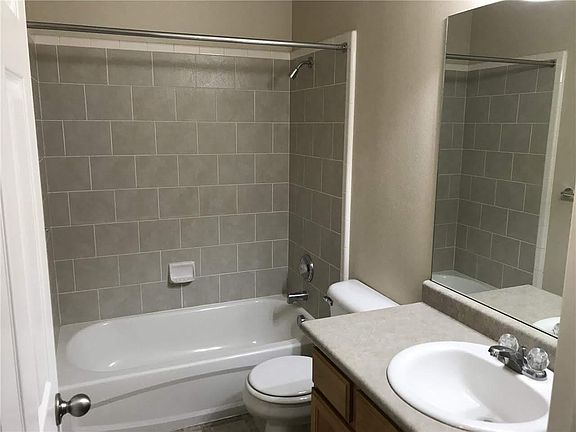 5th image of 212 S 1100th St W