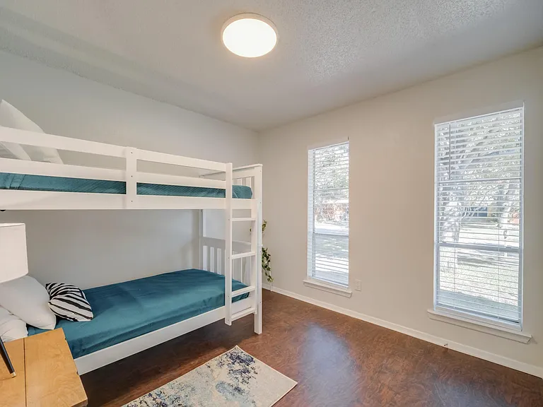 1904 Jasmine Ln — Photo 18