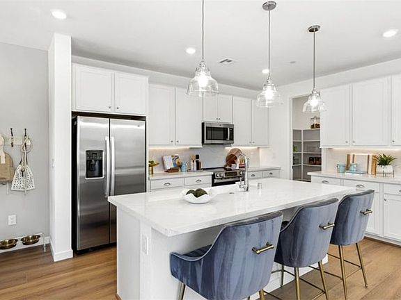 7th image of this home