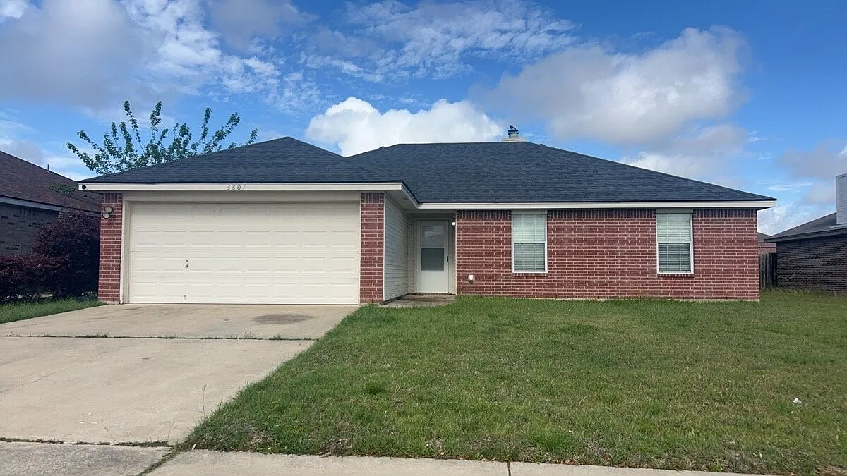 4 bed, 2.0 bath, 1724 sqft, $1,550 — Photo 1