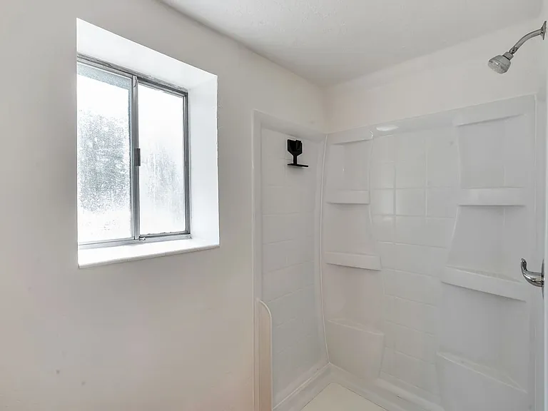 2151 W 300 N — Photo 22