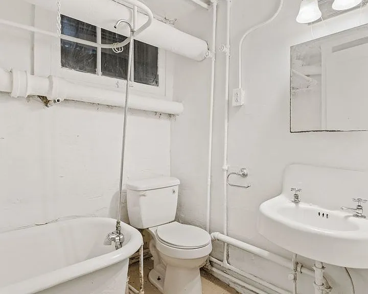 Essex Apartments — Photo 15