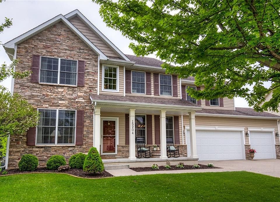 1st image of 15204 Oakwood Dr