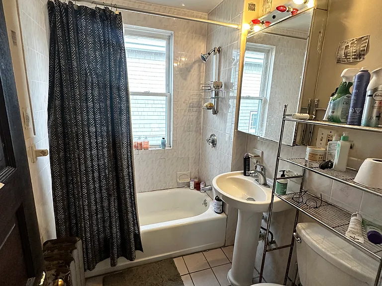 142 W Adams St #2 — Photo 12