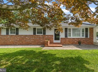 1518 Woodridge Ln, Sykesville, MD 21784
